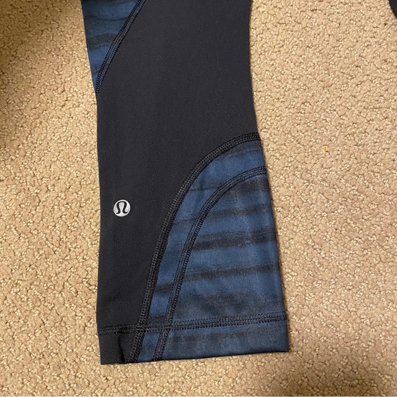 Lululemon Run Inspire Crop II *Full-On Luxtreme (Mesh) - Picture 10 of 13